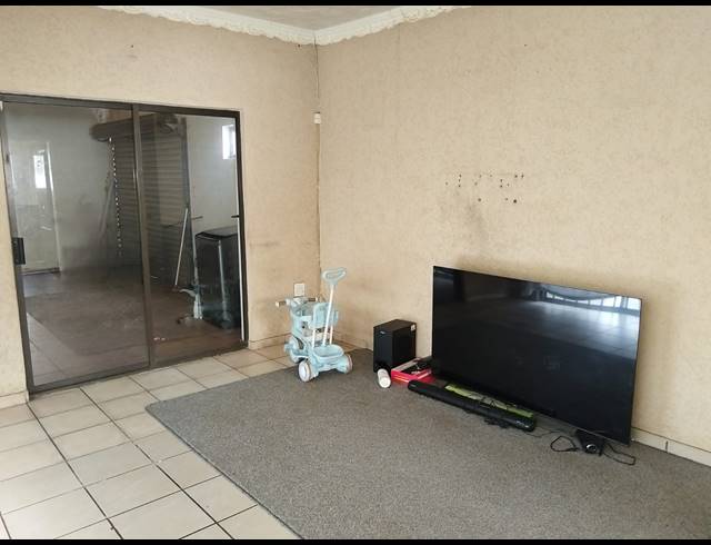 3 BEDROOM HOUSE FOR SALE IN GOLDEN GARDENS